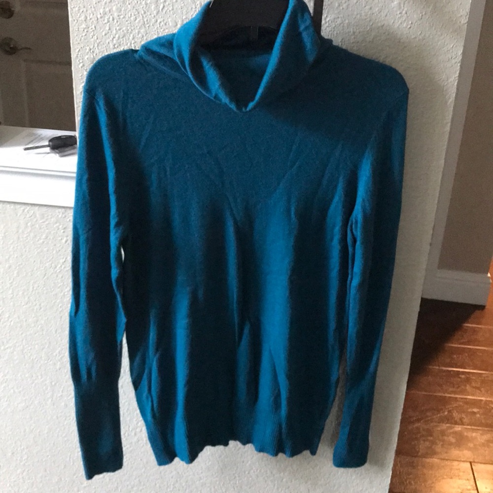 Merona long sleeve knit turtle necks EUC.  smalls